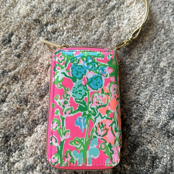 Lilly Pulitzer wristlet
 Flamingo pink
BRAND NEW - Picture 2 of 3
